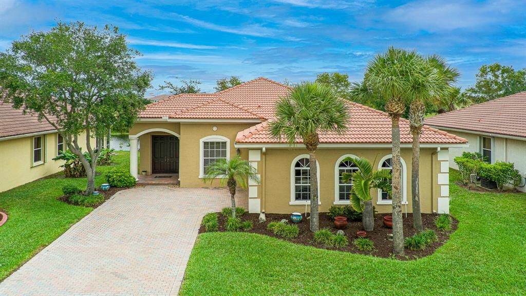 Photo of 1795 Sw Newport Isles Blvd. Boulevard, Port Saint Lucie, FL 34953 (MLS # R10708575)