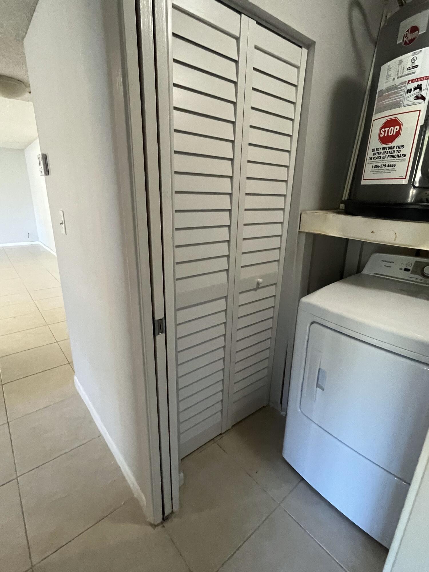 LAKESIDE CONDO - Residential Lease