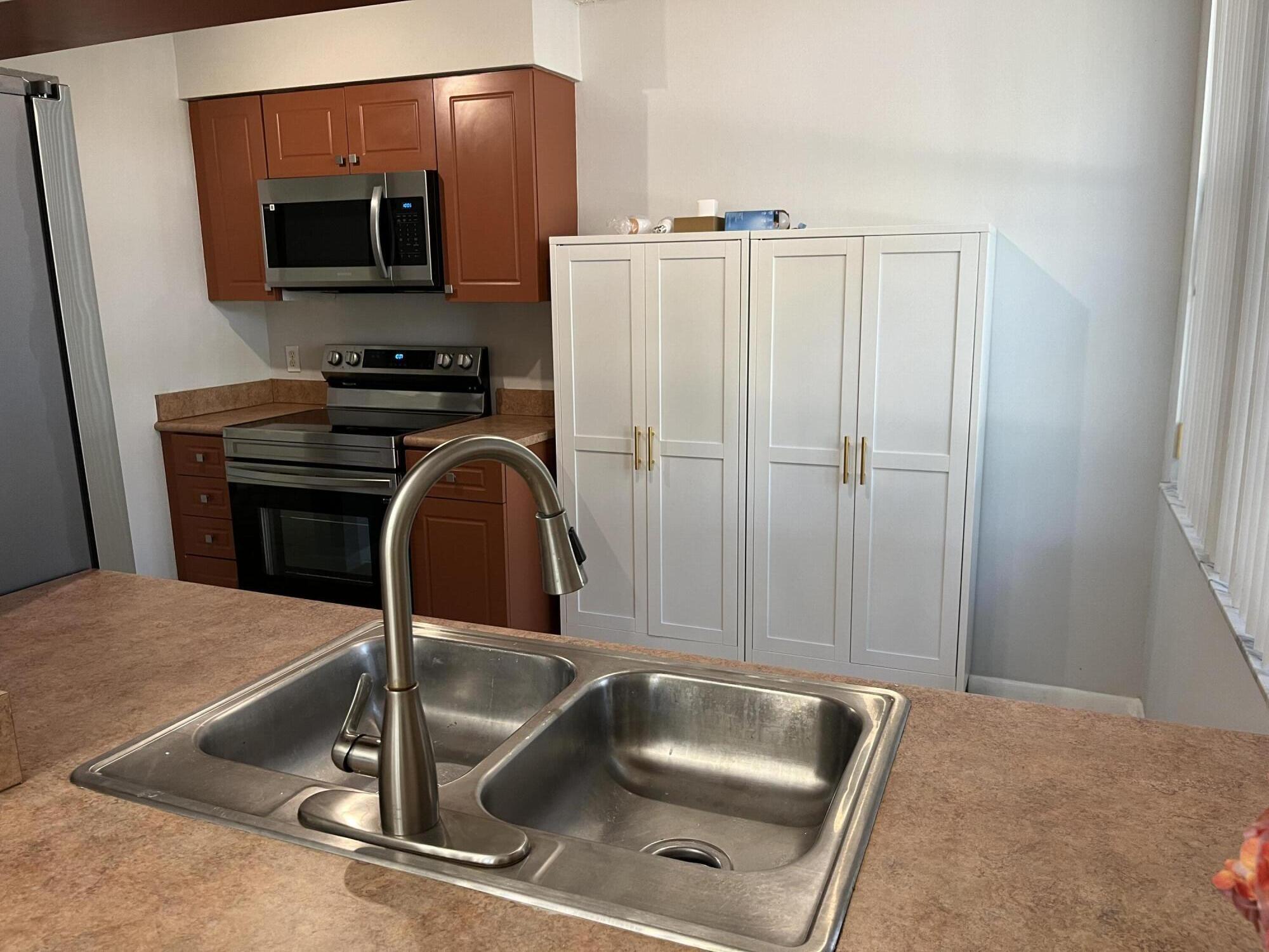 LAKESIDE CONDO - Residential Lease