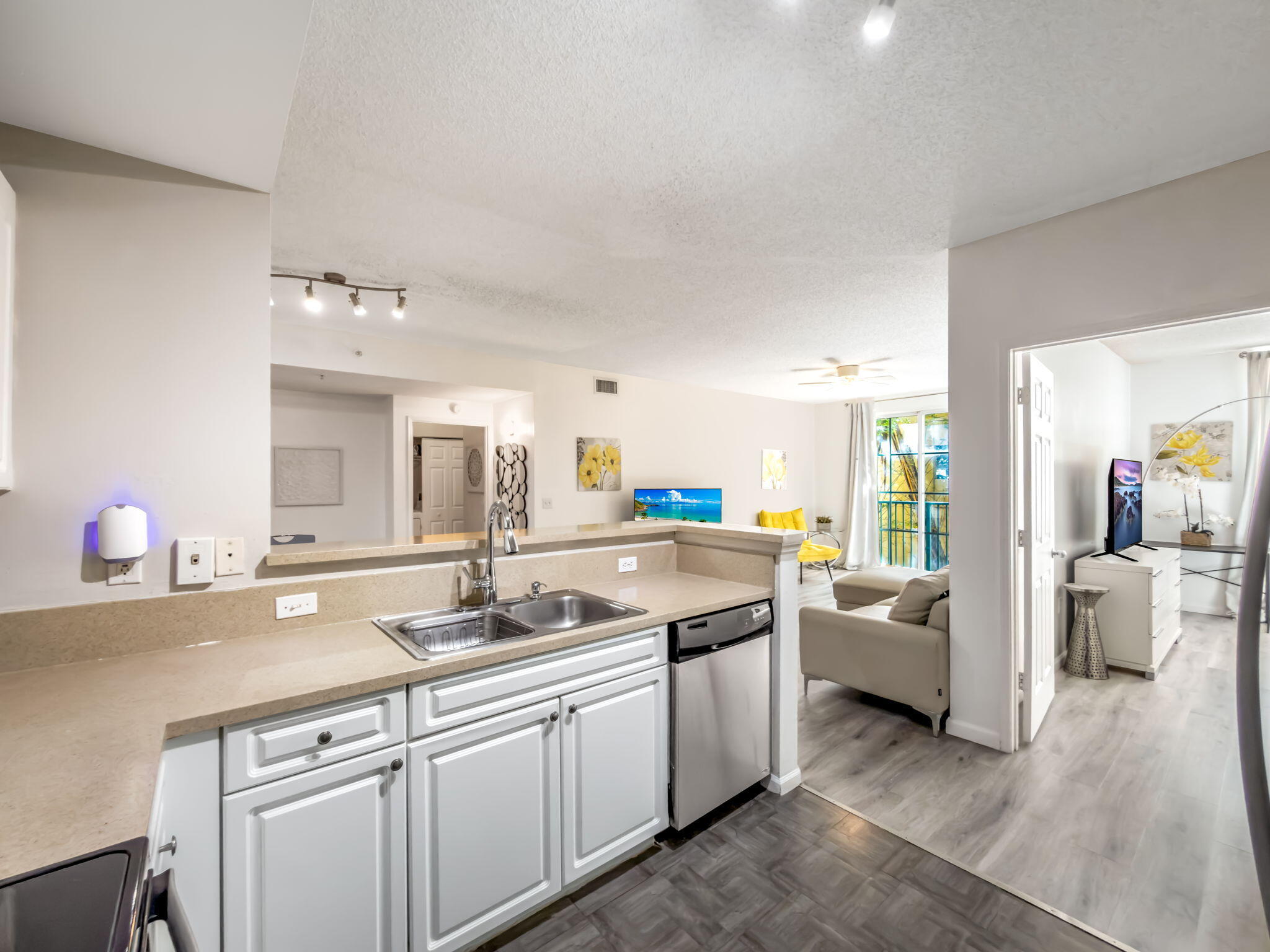 COURTYARDS IN CITYPLACE CONDO - Residential