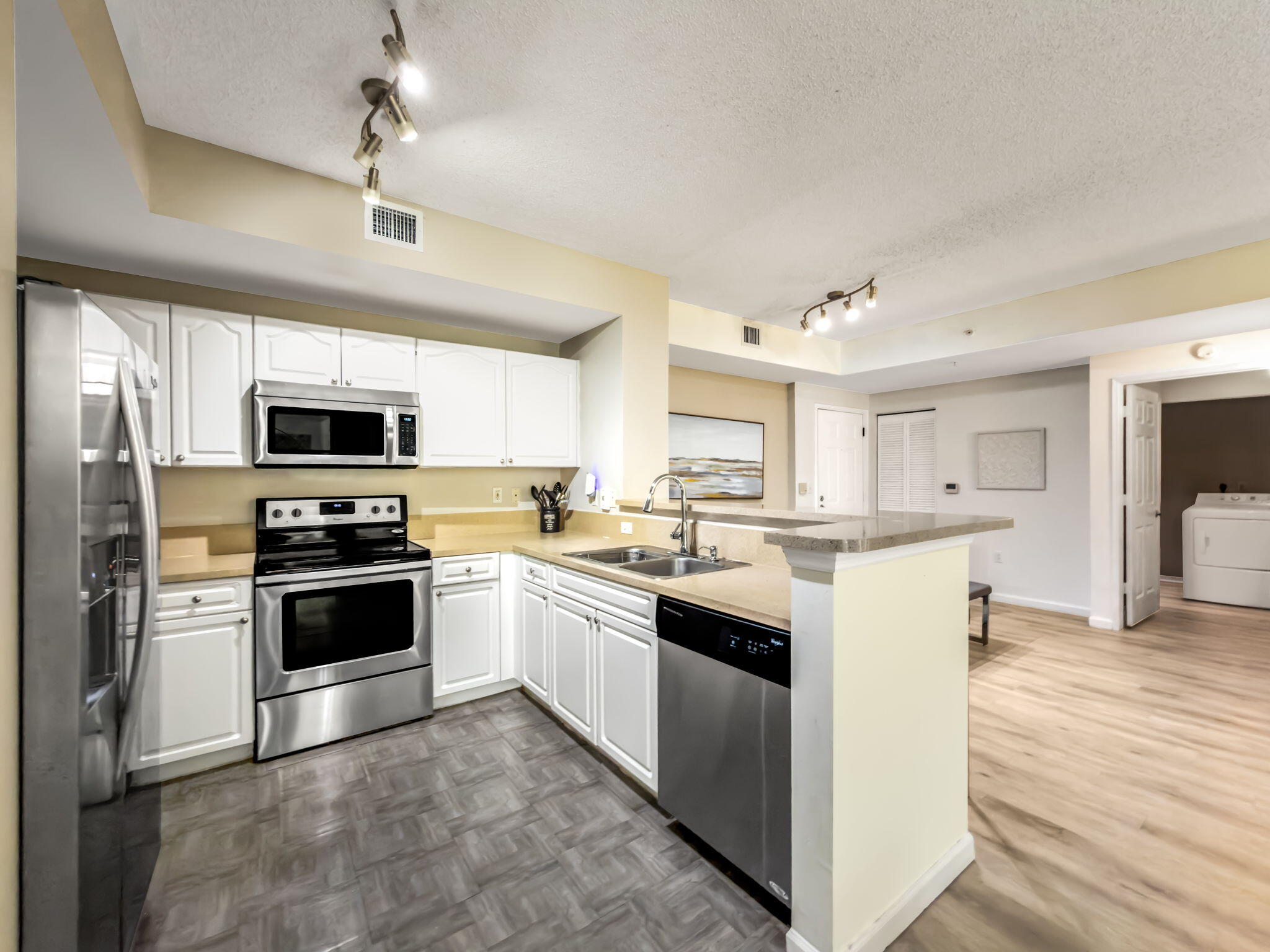 COURTYARDS IN CITYPLACE CONDO - Residential