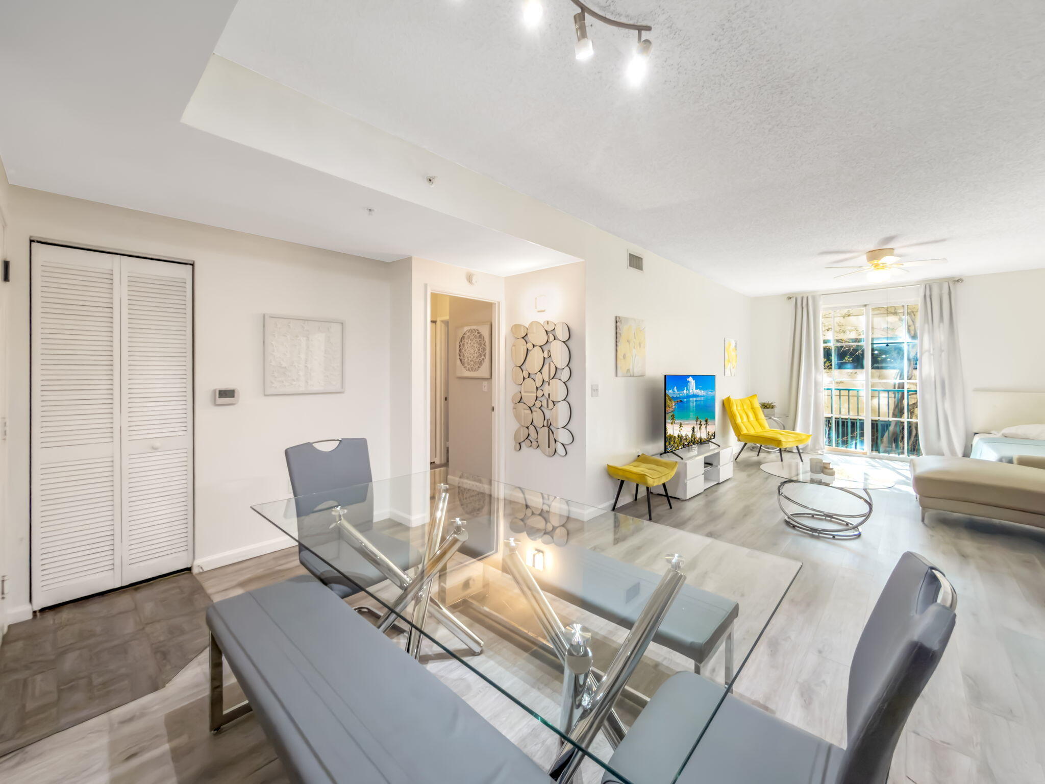 COURTYARDS IN CITYPLACE CONDO - Residential