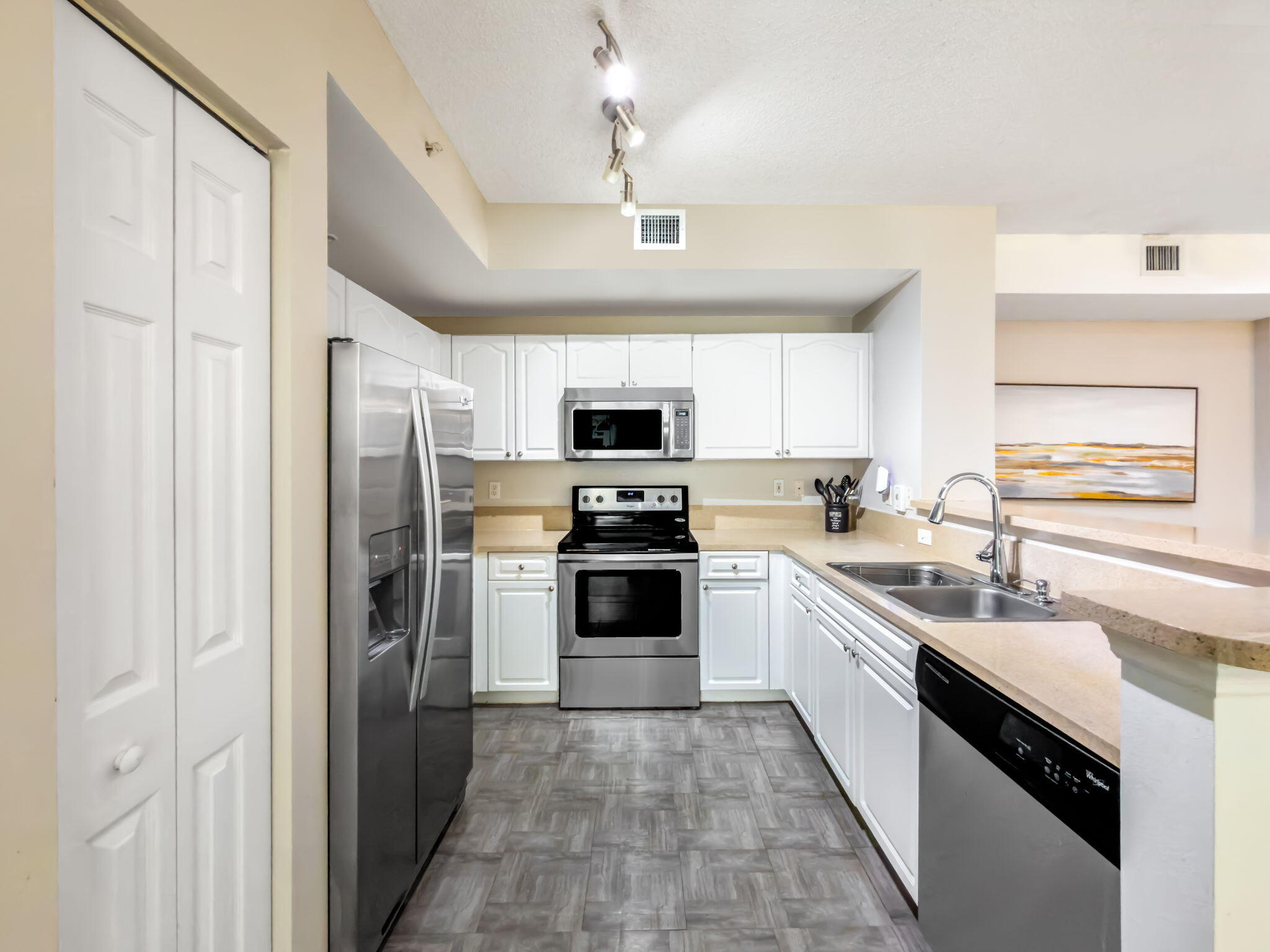 COURTYARDS IN CITYPLACE CONDO - Residential