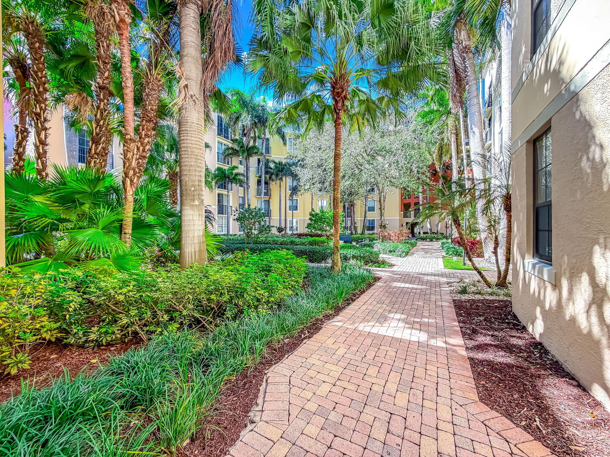 COURTYARDS IN CITYPLACE CONDO - Residential