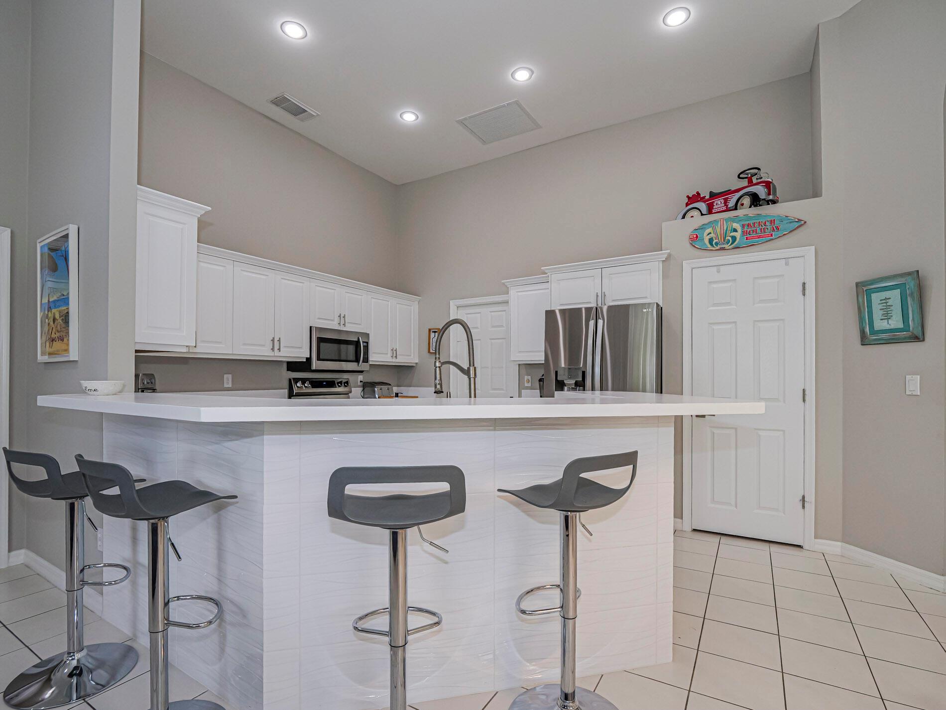 HARBOUR POINTE - Residential