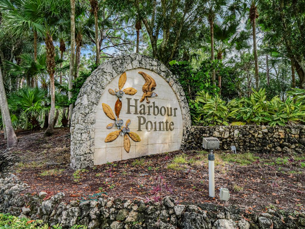 1137 SW Lighthouse Drive