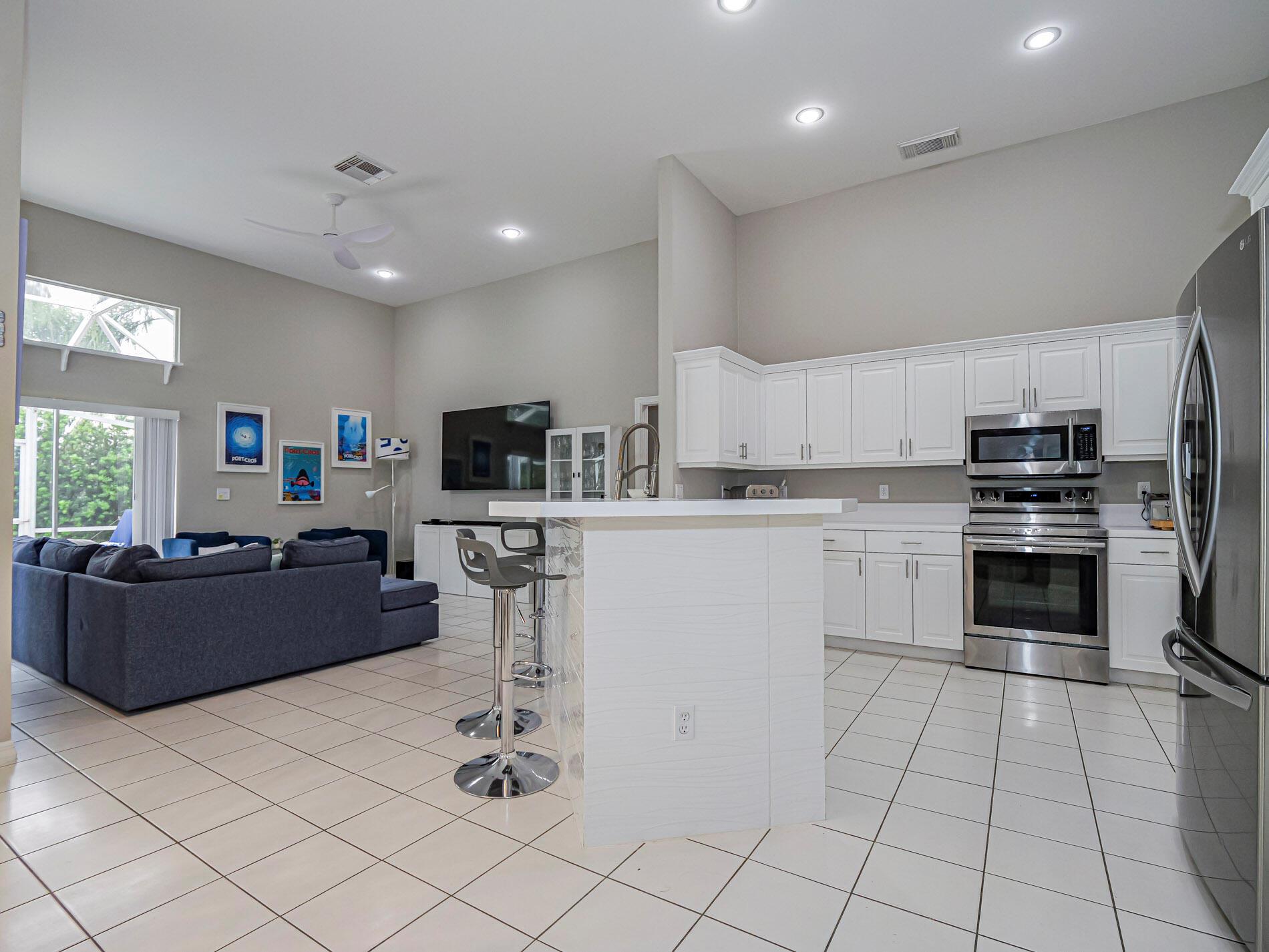 HARBOUR POINTE - Residential