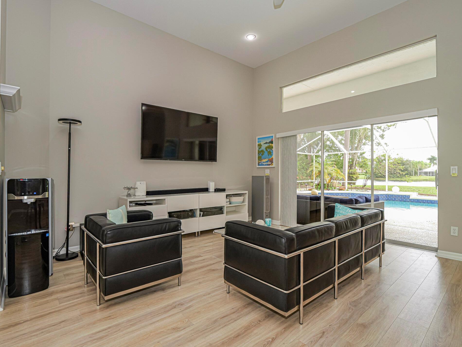 HARBOUR POINTE - Residential