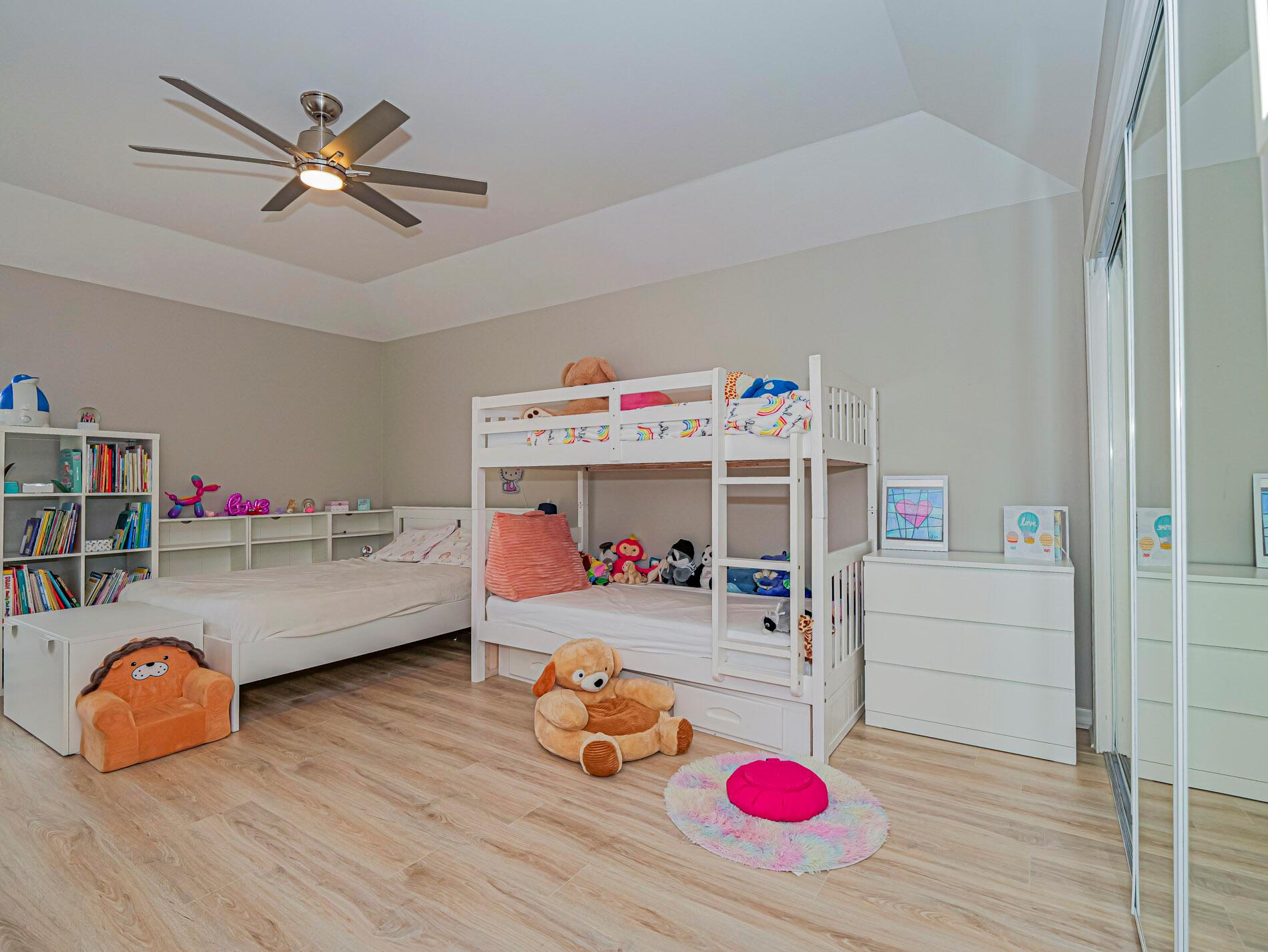HARBOUR POINTE - Residential