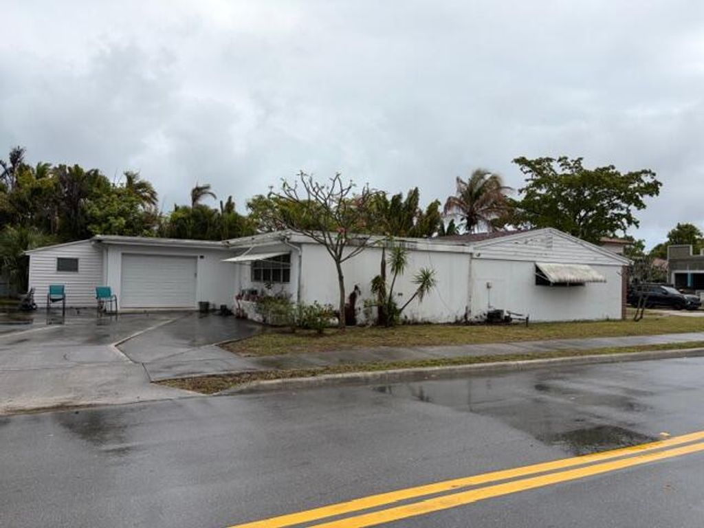 Photo of 1029 Ardmore Road, West Palm Beach, FL 33401 (MLS # B26008517)