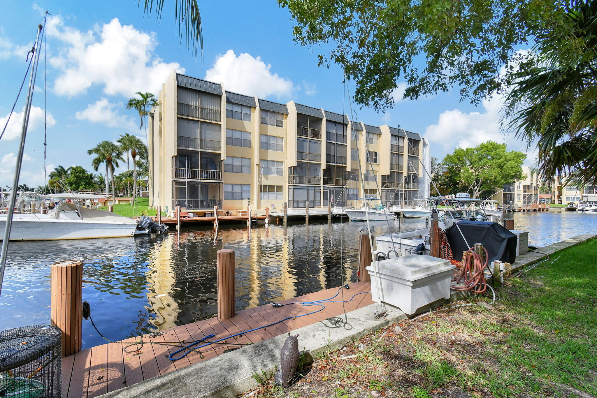 ISLAND CLUB ONE CONDO - Residential