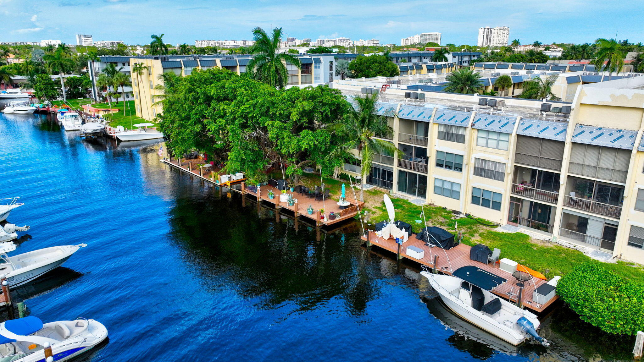 ISLAND CLUB ONE CONDO - Residential