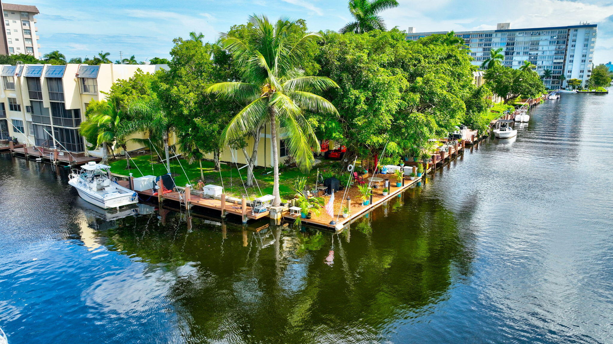 ISLAND CLUB ONE CONDO - Residential