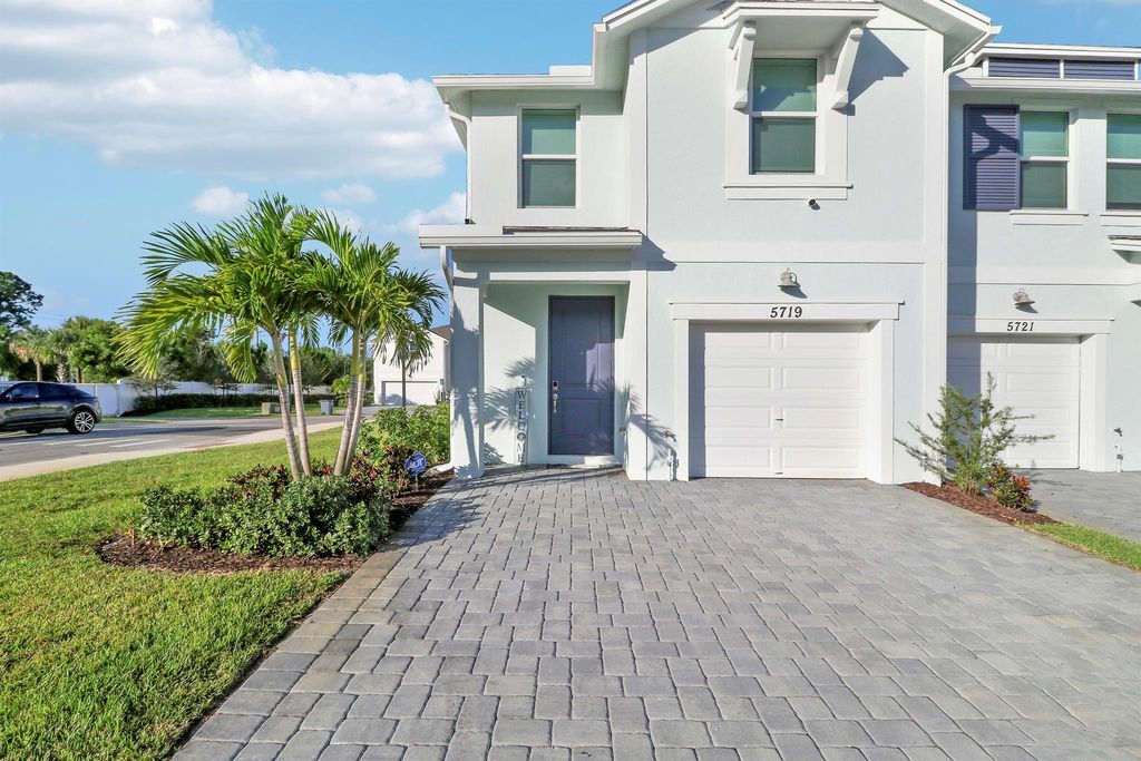 Photo of 5719 SE Edgewater Circle, Stuart, FL 34997 (MLS # R11133801)