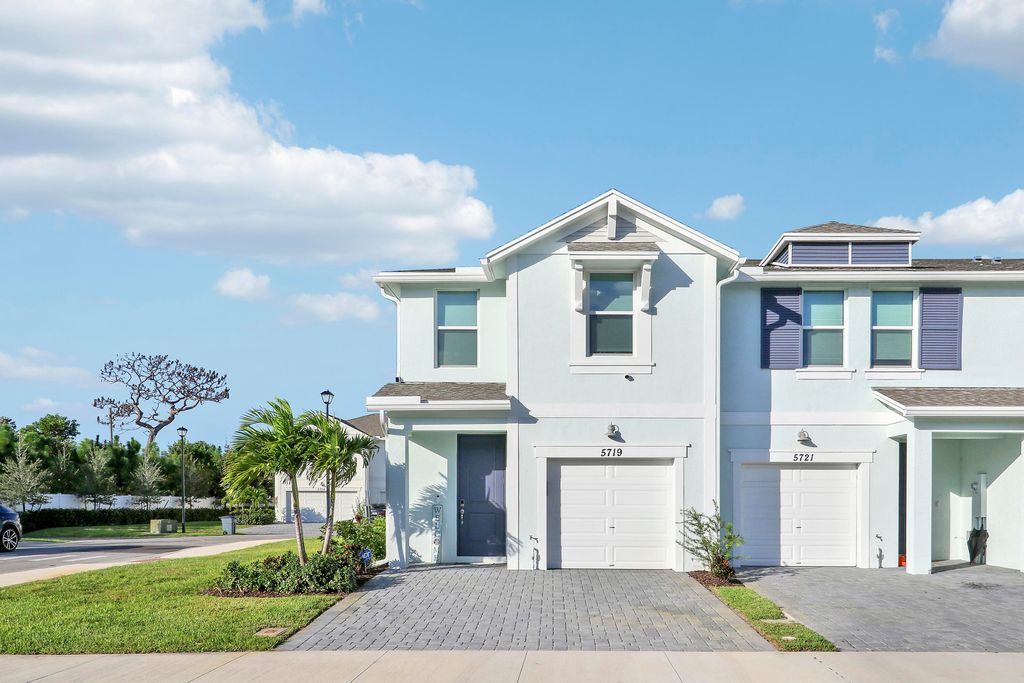 Photo of 5719 SE Edgewater Circle, Stuart, FL 34997 (MLS # R11133801)