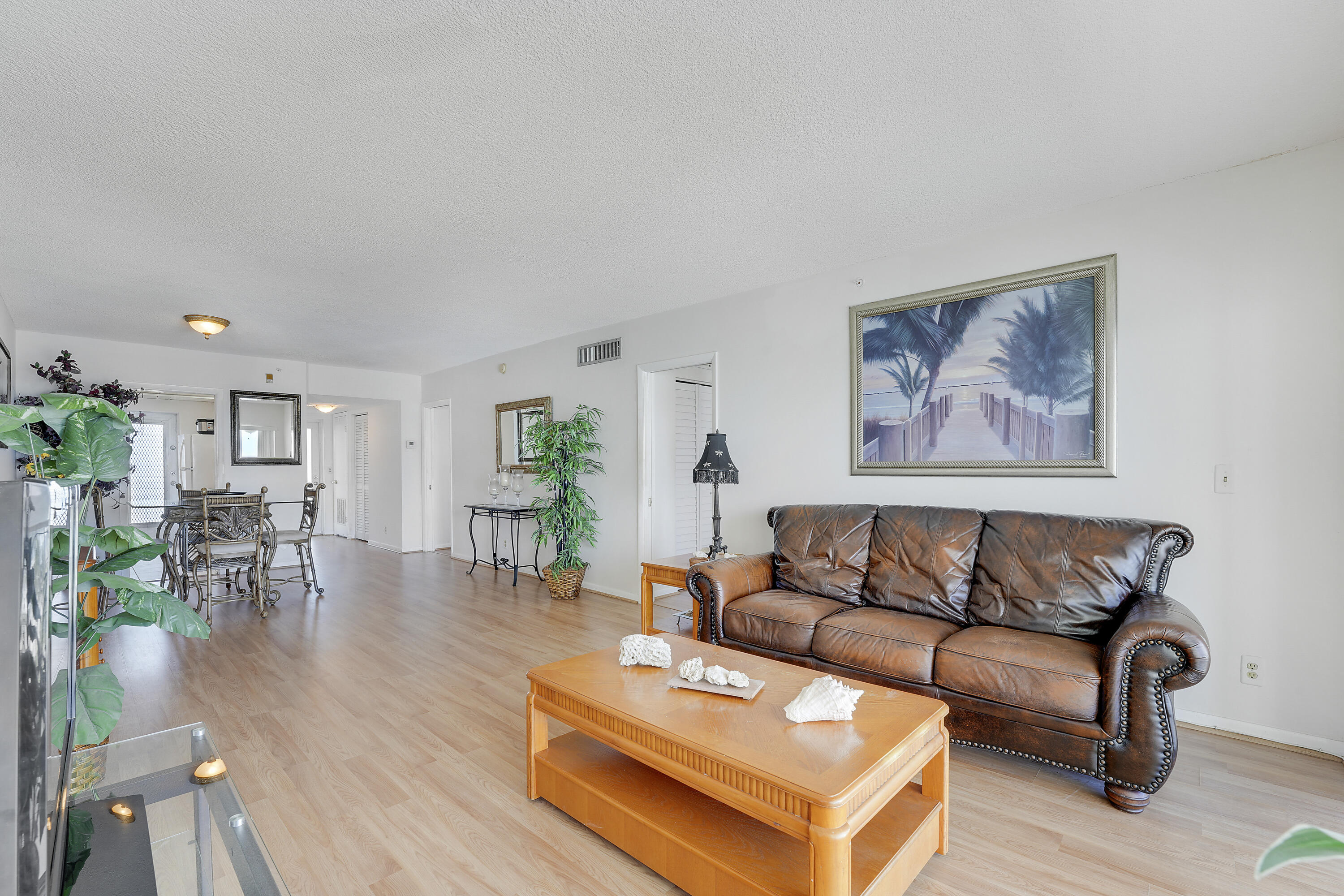 PENTHOUSE TOWERS CONDO - Residential