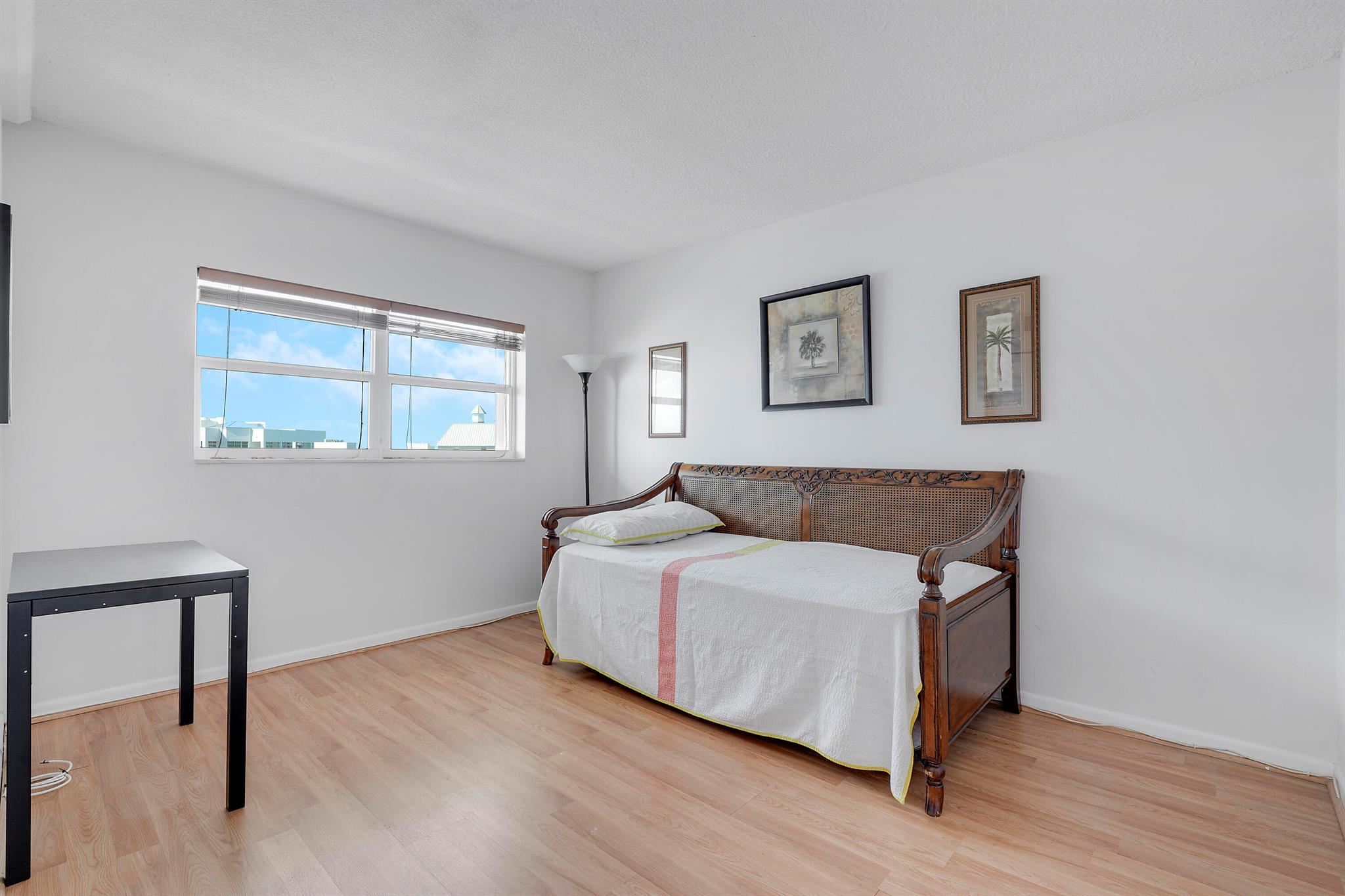 PENTHOUSE TOWERS CONDO - Residential