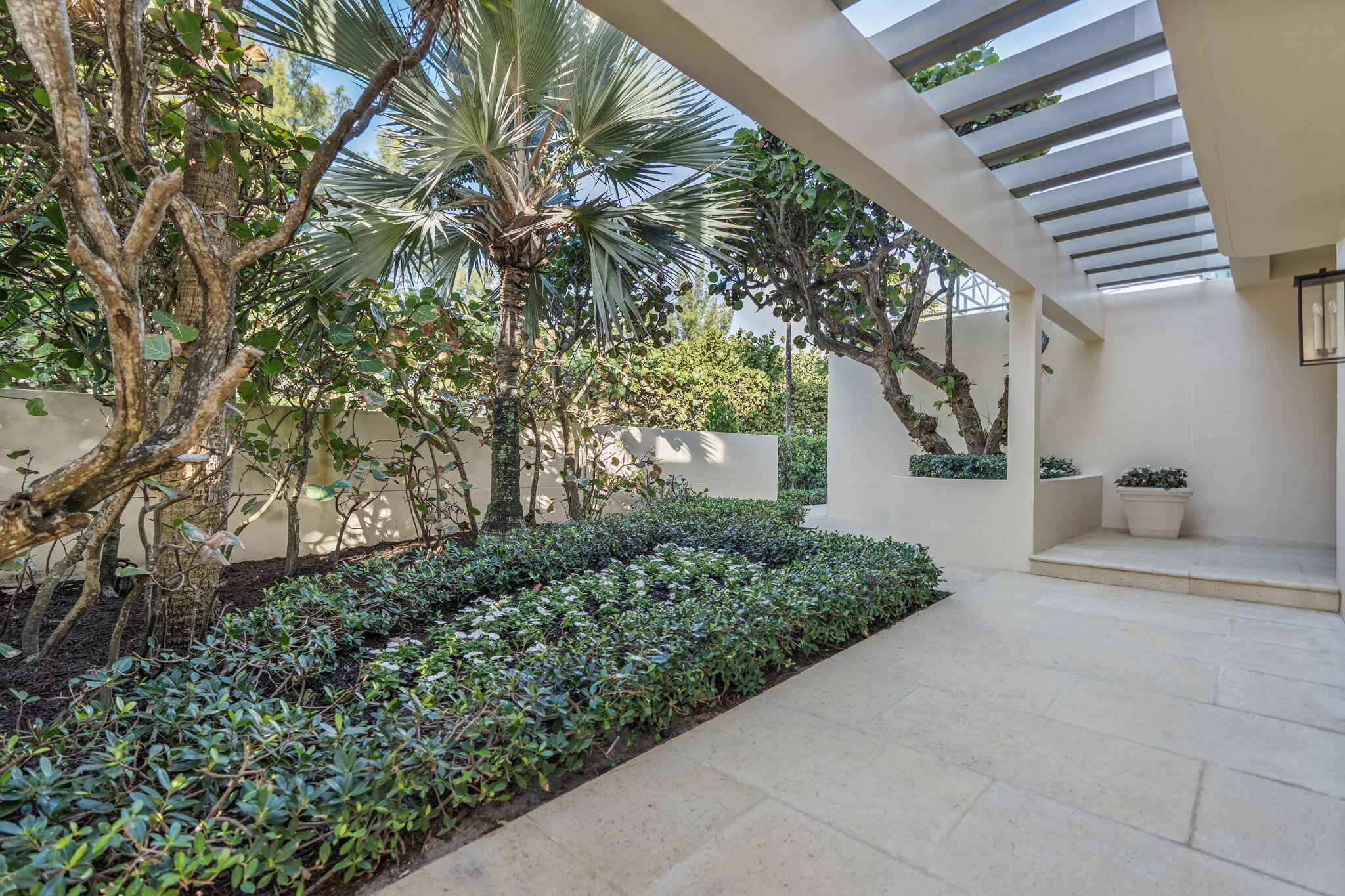 RESIDENCES AT SLOANS CURVE - Residential