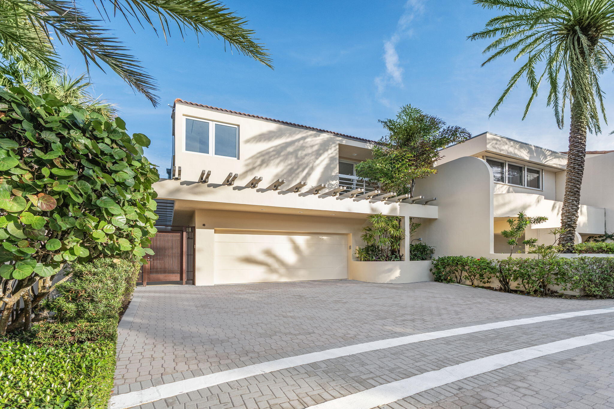 RESIDENCES AT SLOANS CURVE - Residential