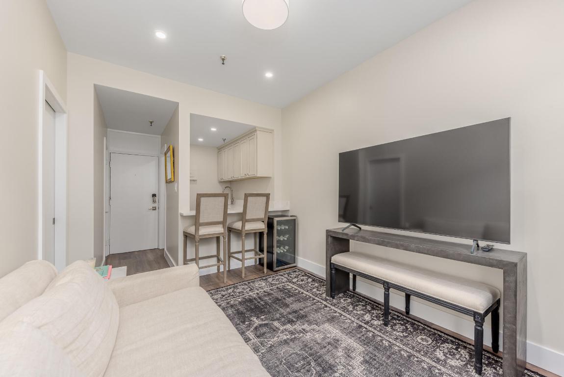 235 Sunrise Avenue 2211