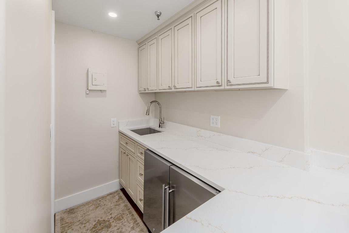 235 Sunrise Avenue 2211