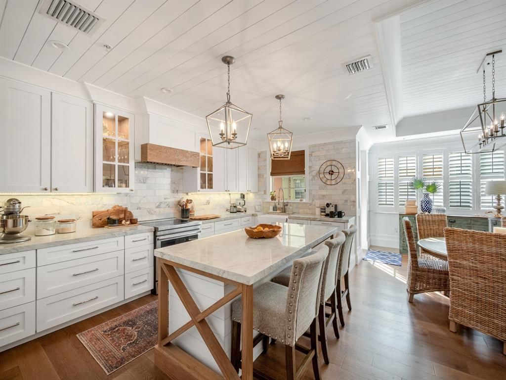 Photo of 2715 Ravella Way, Palm Beach Gardens, FL 33410 (MLS # R10868134)