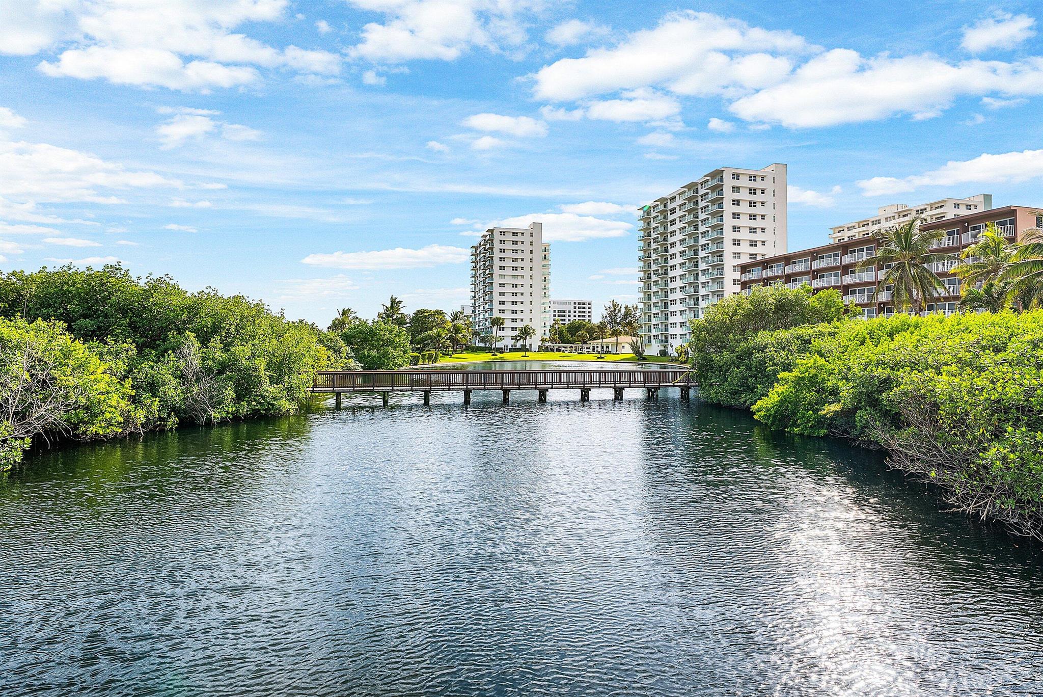 HILLSBORO SHORES SEC - Residential