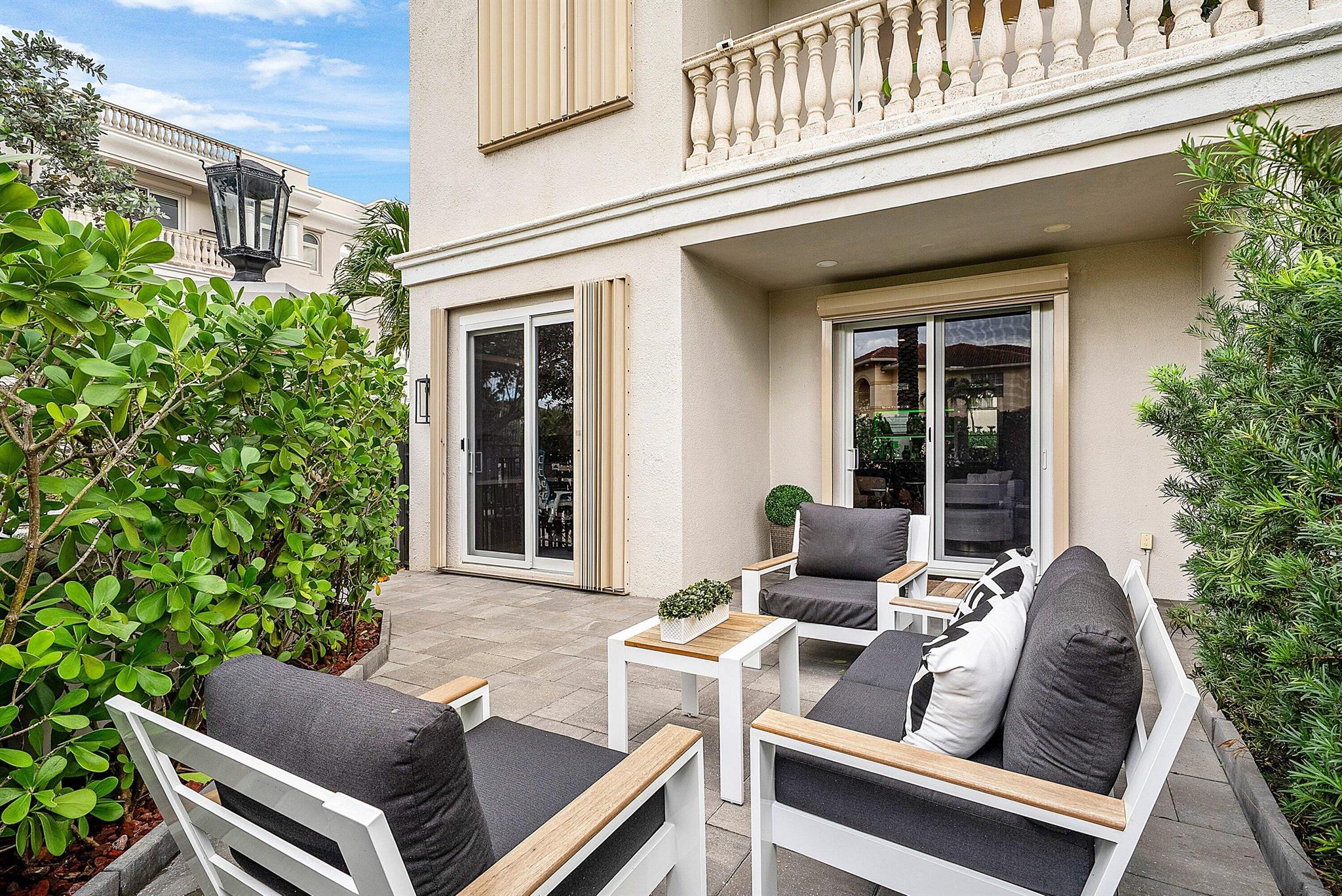 HILLSBORO SHORES SEC - Residential