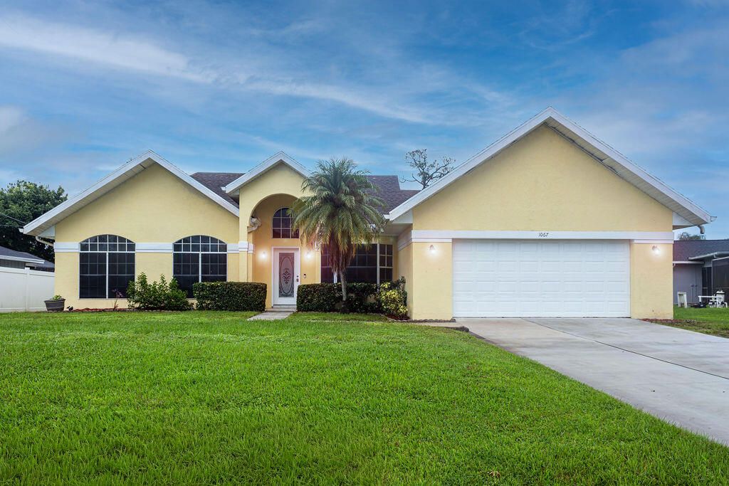 Photo of 1067 SE Floresta Drive E, Port Saint Lucie, FL 34983 (MLS # R11129662)