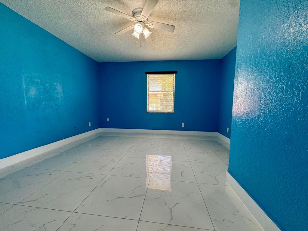 Photo of 4008 Avenue I Avenue, Fort Pierce, FL 34950 (MLS # R11092341)