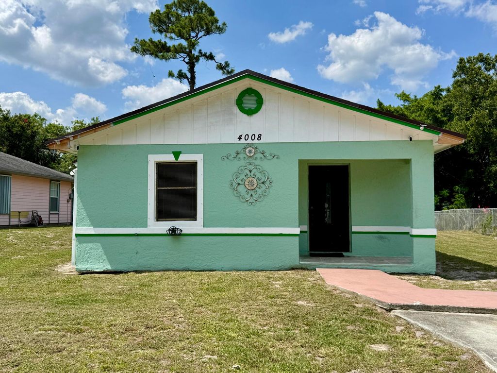 Photo of 4008 Avenue I Avenue, Fort Pierce, FL 34950 (MLS # R11092341)