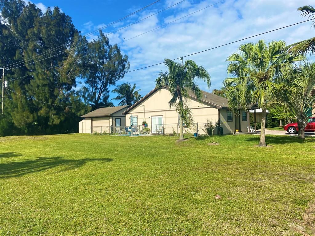 Photo of 3267 SE Iris Street, Stuart, FL 34997 (MLS # R10703003)