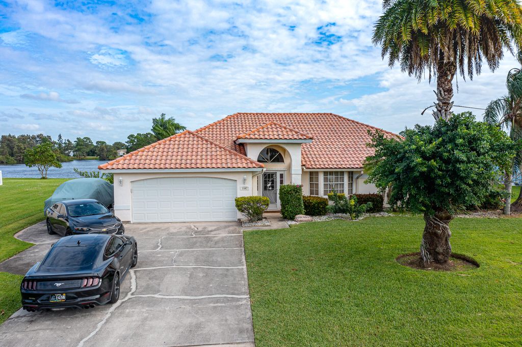 Photo of 1507 SE Westmoreland Boulevard, Port Saint Lucie, FL 34952 (MLS # R10870412)