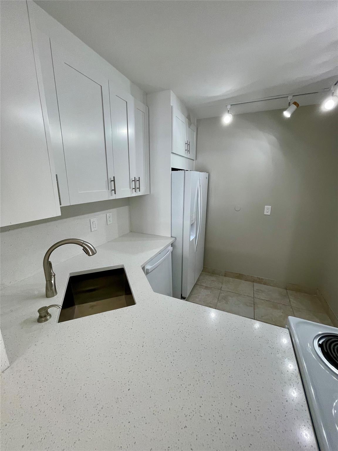 Desoto Park Condo - Residential Lease