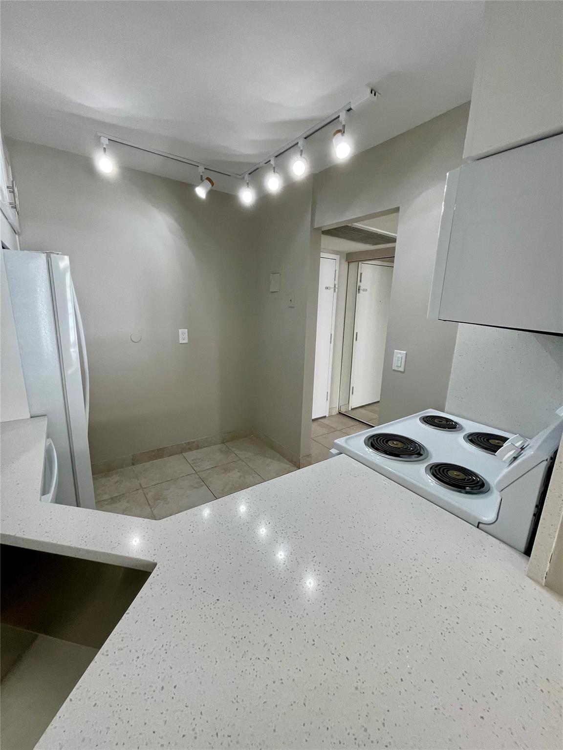 Desoto Park Condo - Residential Lease