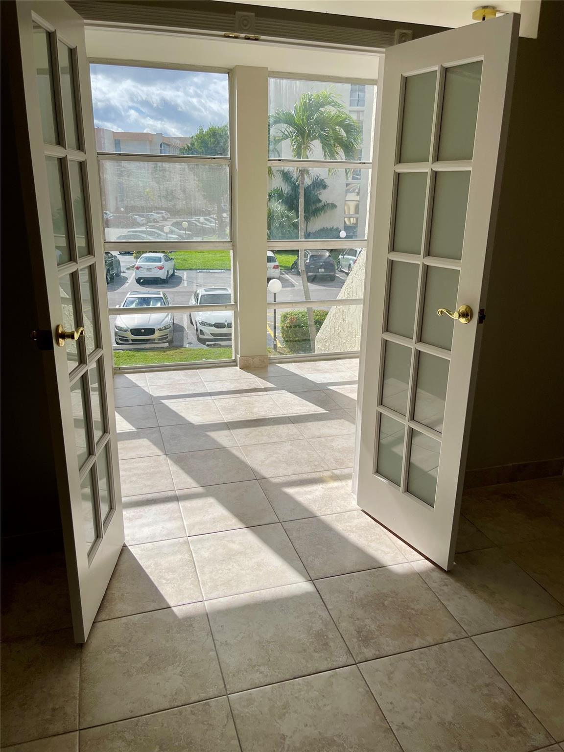 Desoto Park Condo - Residential Lease