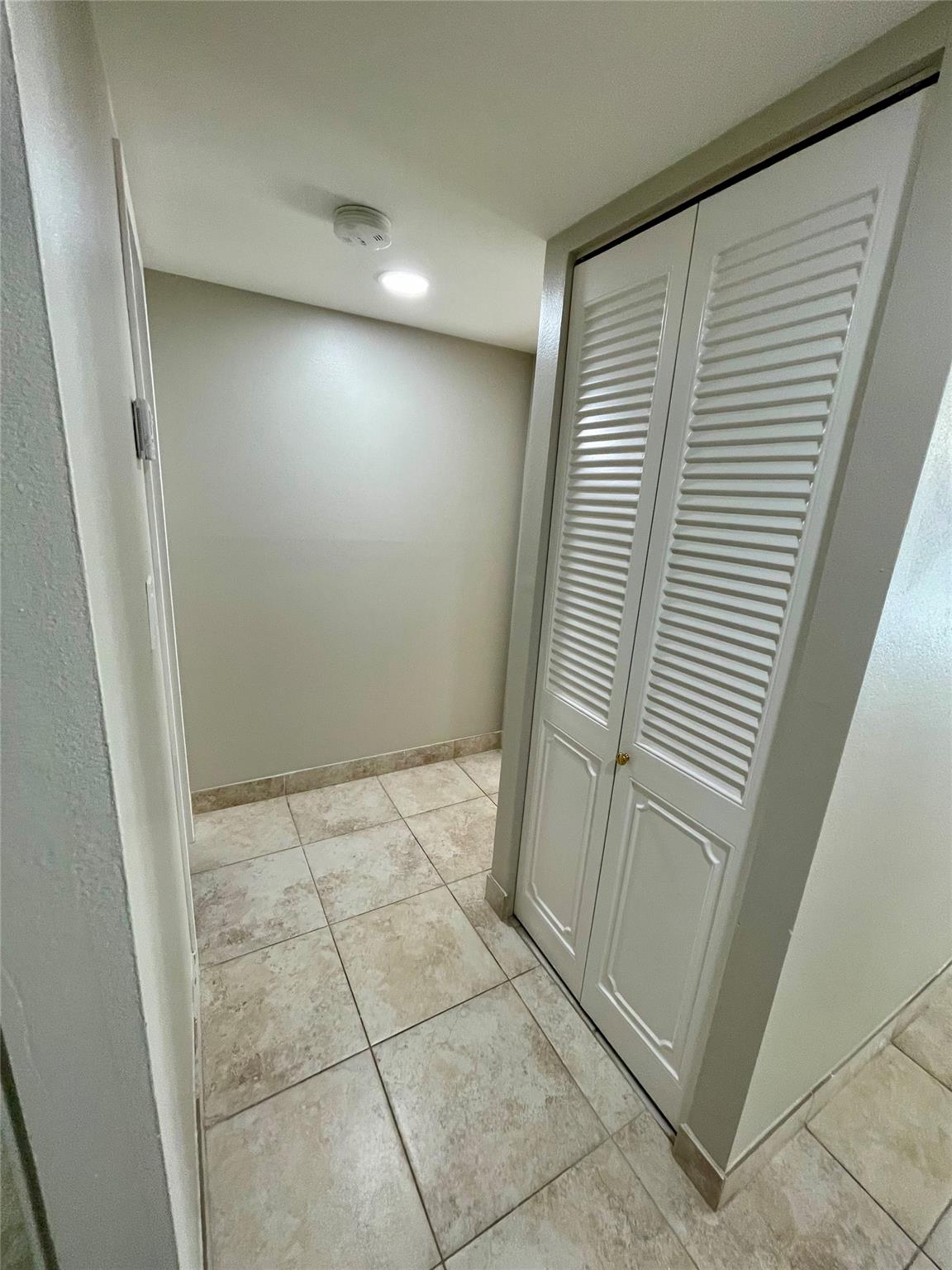 Desoto Park Condo - Residential Lease