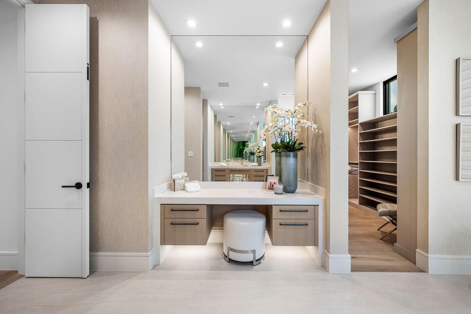 ROYAL PALM YACHT & COUNTR - Residential