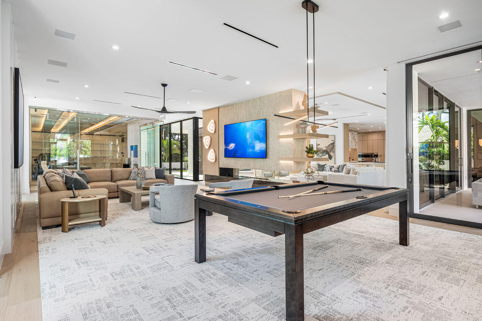 ROYAL PALM YACHT & COUNTRY CLUB - Residential