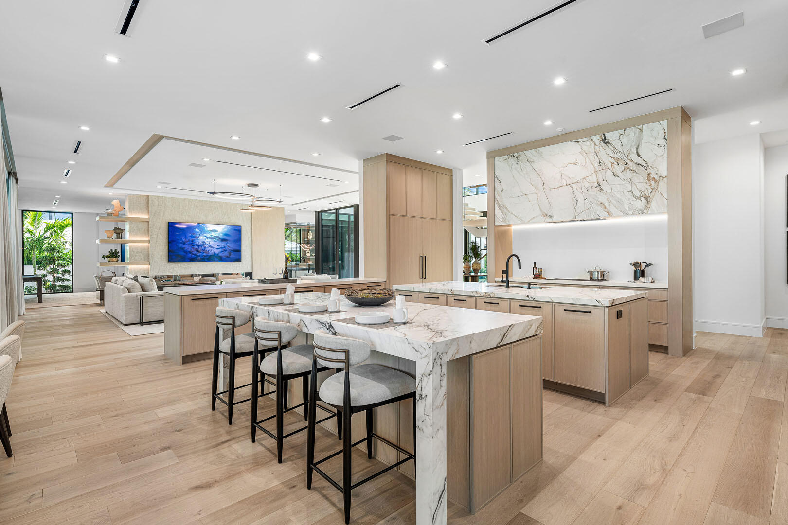 ROYAL PALM YACHT & COUNTRY CLUB - Residential