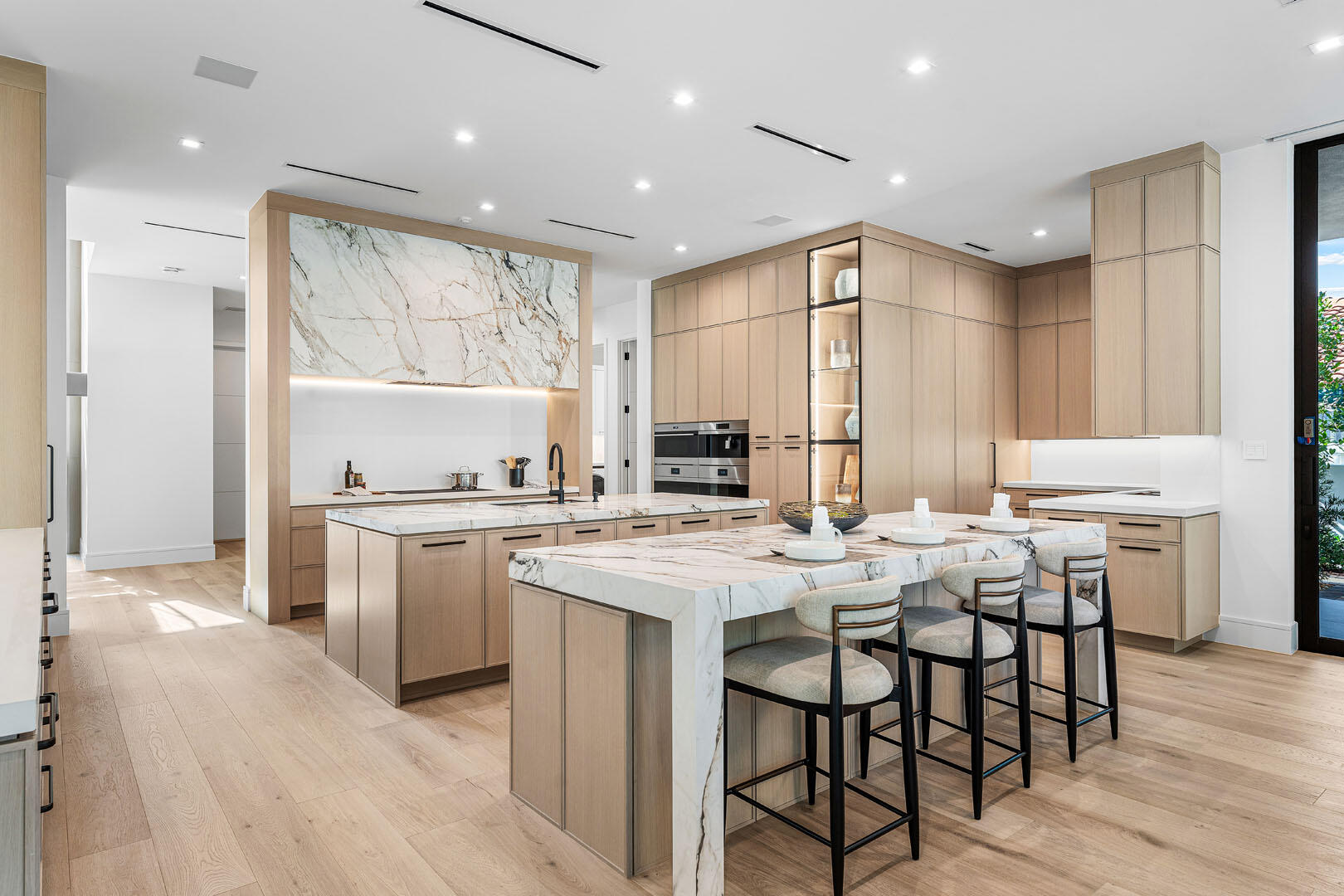 ROYAL PALM YACHT & COUNTRY CLUB - Residential