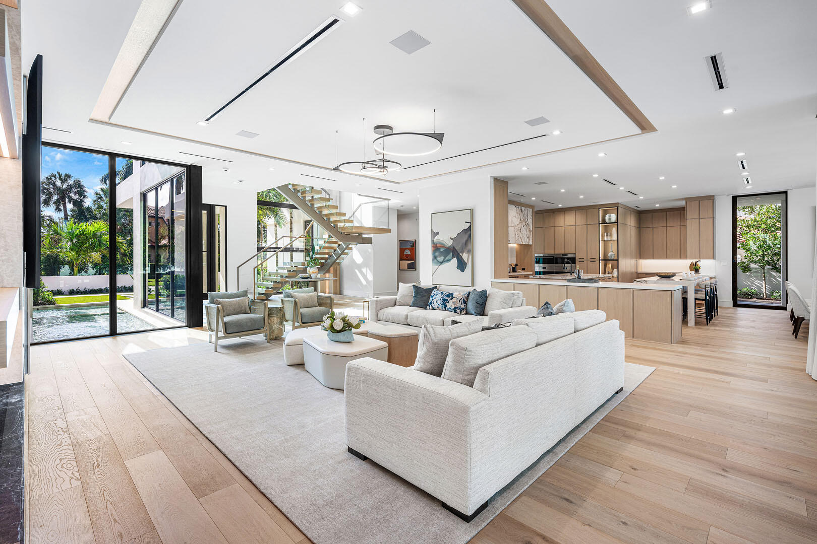 ROYAL PALM YACHT & COUNTRY CLUB - Residential