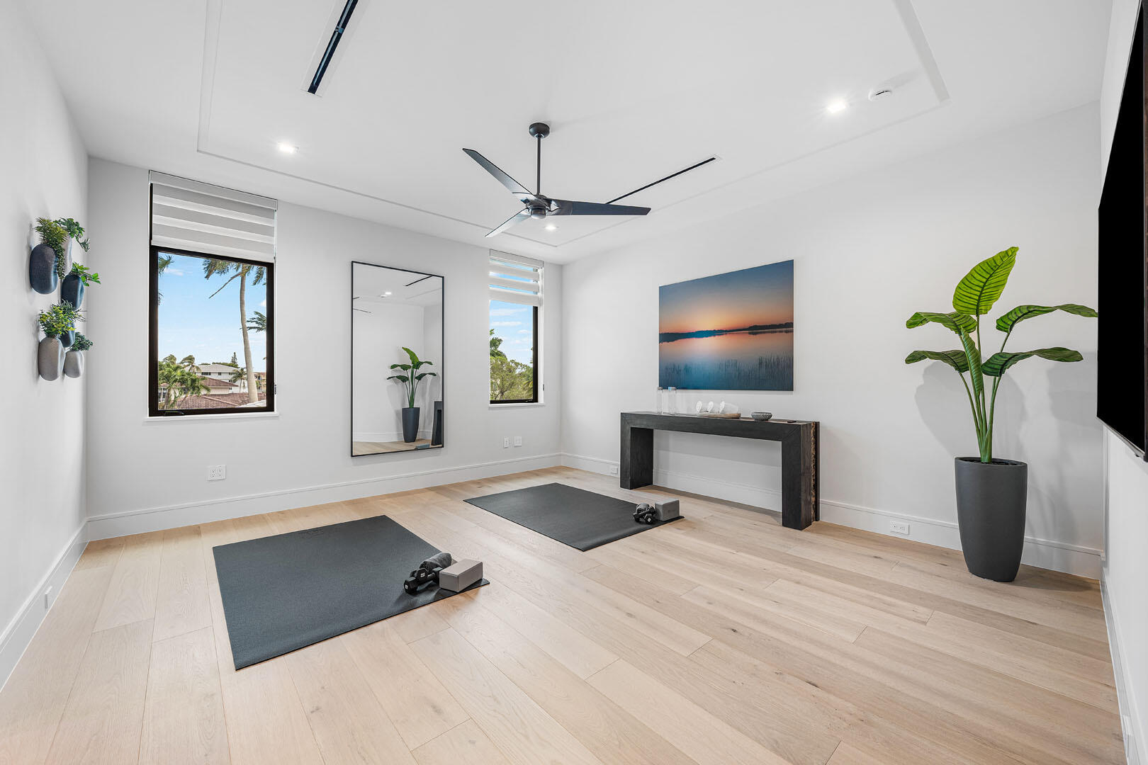 ROYAL PALM YACHT & COUNTRY CLUB - Residential