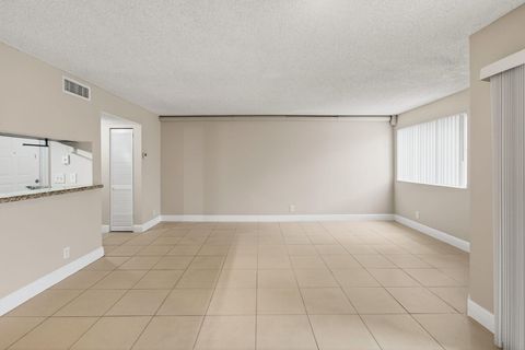 Tiny photo for 9901 Westview Drive #324, Coral Springs, FL 33076 (MLS # R11160461)