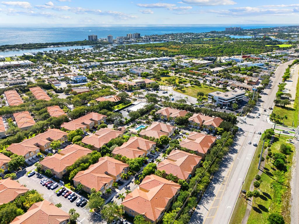 Tequesta Trace - Residential