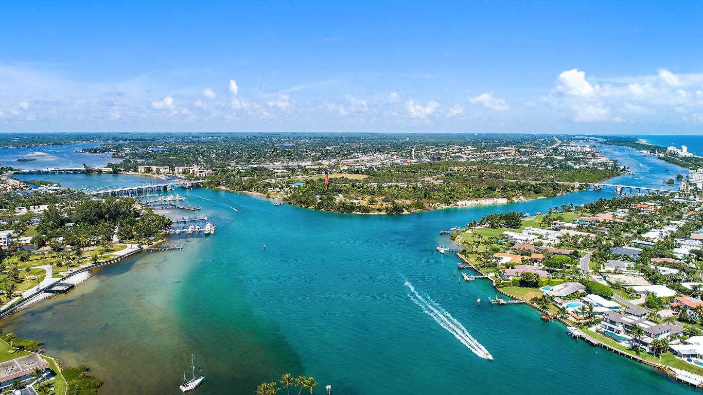 Tequesta Trace - Residential