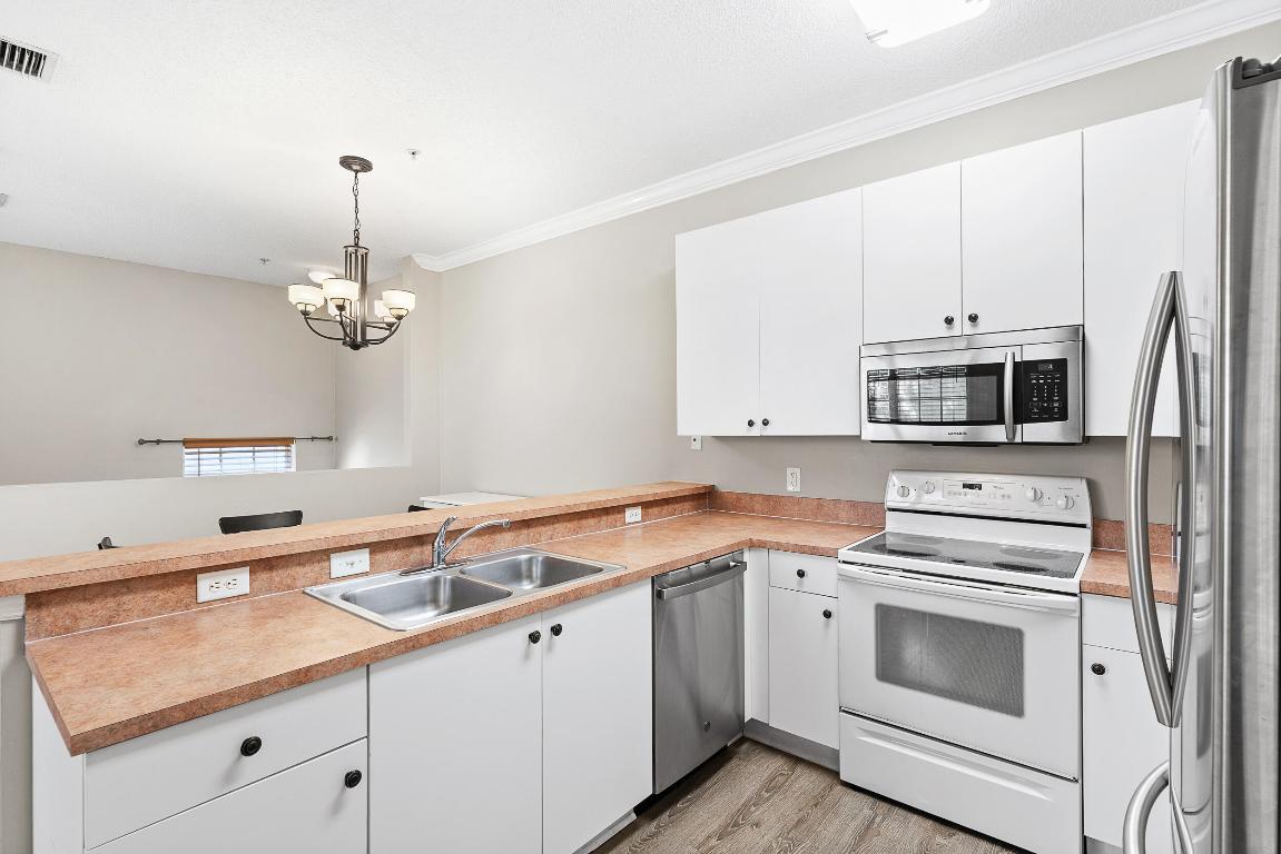 Tequesta Trace - Residential