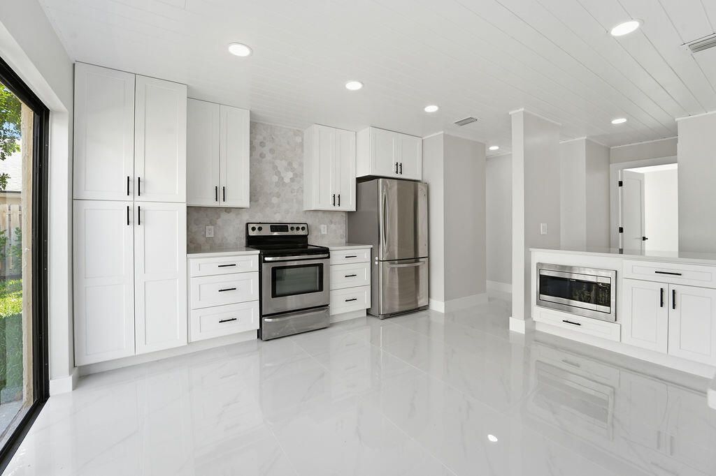 Photo of 875 NW 22nd Avenue, Delray Beach, FL 33445 (MLS # B26012783)