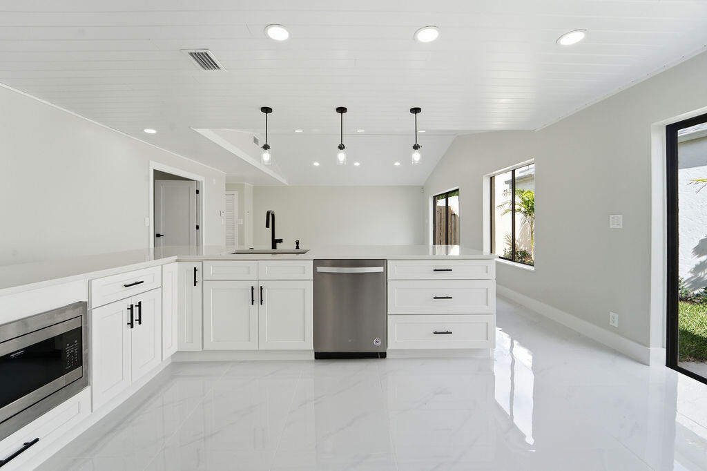 RAINBERRY LAKE PH IV-A - Residential