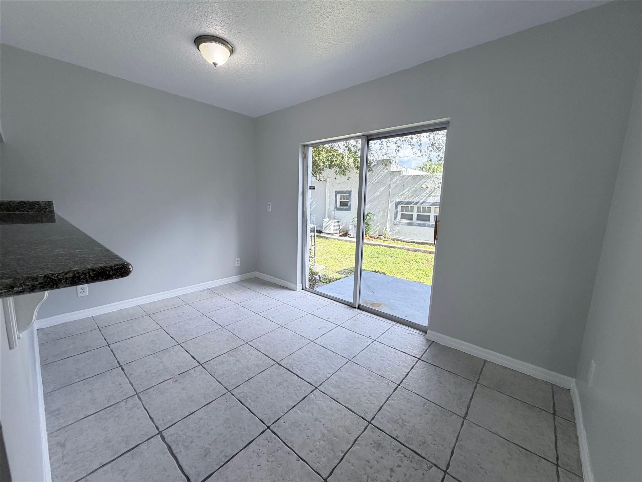 Waverly Place 2-19 D - Residential Lease